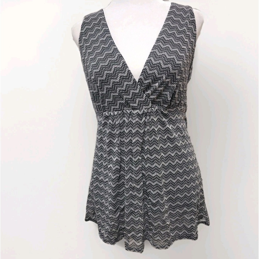 New York And Co Sleeveless Zig Zag Pattern Black White Stretch Top Size Small